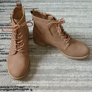 NIB Women's boots